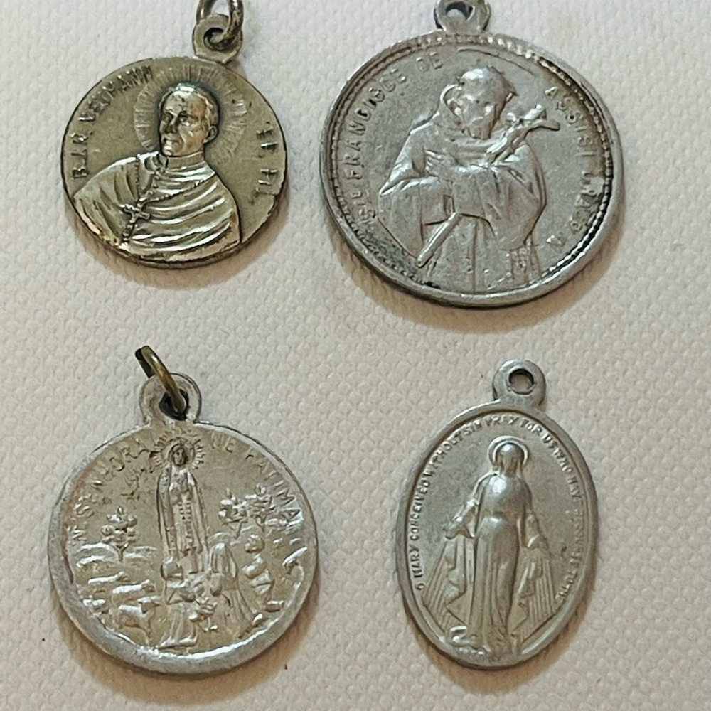 VTG Lot Of 4 Religious Cross Medallion Pendants Virgin Mary Jesus St Antonio #10